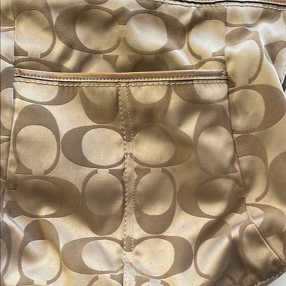 Elegant Cream Shoulder Bag - Picture 6 of 7